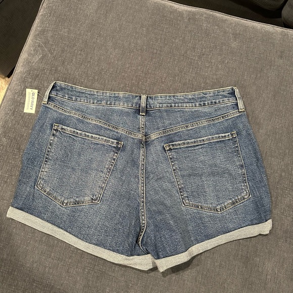 Brand NWT women's Old Navy denim shorts - Picture 2 of 4